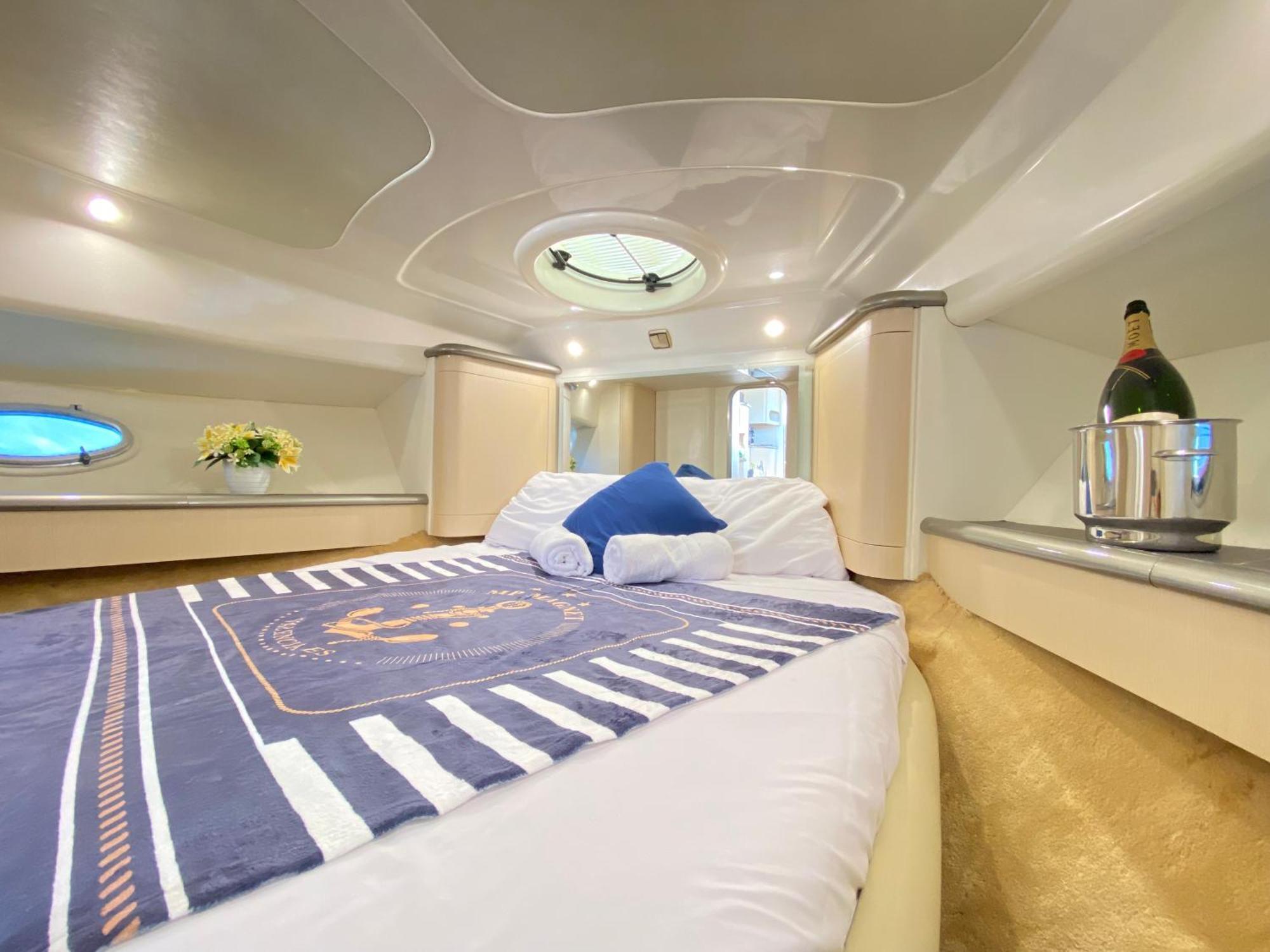 The Valencia Yacht Experience Hotel Exterior photo