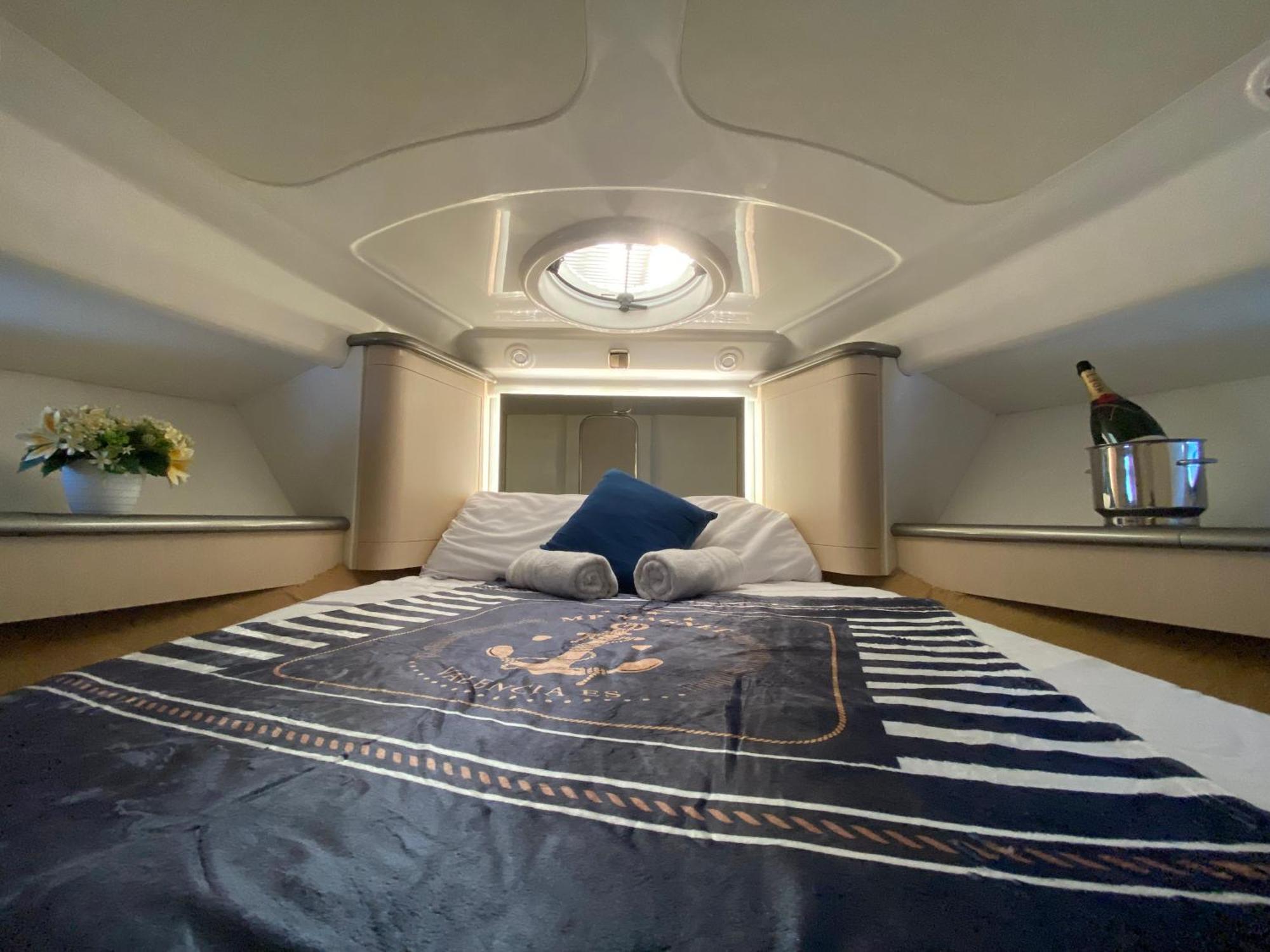 The Valencia Yacht Experience Hotel Exterior photo